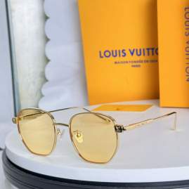 Picture of Louis Vuitton Sunglasses _SKUfw76197982fw
